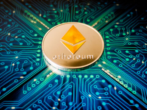 Ethereum Gas Fees Decline as Experts Anticipate an Ether Price Bottom