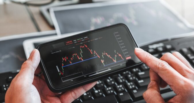 BusinessWomanDealInvestmentStockMarketDiscussingGraphStockMarket | Cryptocoin Stock Exchange Montfortcapitals.eu Bewertung (Montfort Capitals) – Verbessern Sie Ihr Handelserlebnis mit dieser fortschrittlichen Plattform